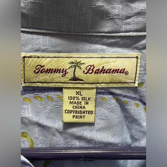 Tommy bahama silk short sleeve shorter in size extra large XL - Picture 3 of 3
